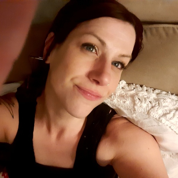 Meet your Posher, Lauren - Picture 1 of 1